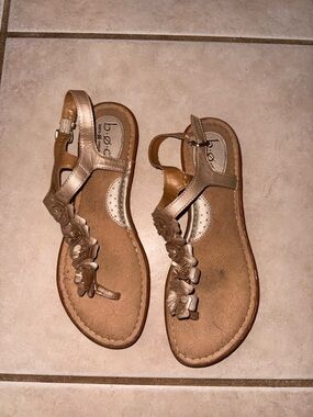 Boc Born Concepts Leather Floral T-Ankle Strap Size 9 Sandals